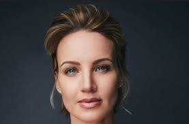 Brianne Davis's Instagram, Twitter & Facebook