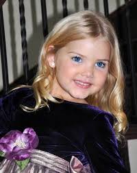 GALERIE: Bizarní podívaná! Zvrácené matky oblékly kostýmy svých dcer