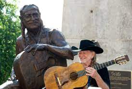 Die statue wurde von der gemeinnützigen organisation capital area statues an die. It S Willie Time Austin S Willie Nelson Statue Unveiled On 4 20 Lone Star Music Magazine