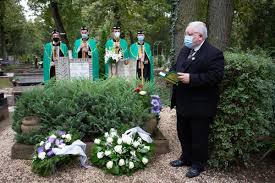 Harangozó teri halálának pontos okairól sorra látnak napvilágot különböző találgatások. Ma Lenne 103 Eves Szabo Magda Debrecen Hires Szulottjere Emlekeztek