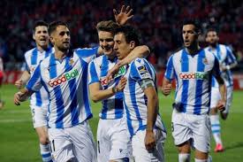 وتشهد هذه النسخة مشاركة ريال مدريد كبطل للدوري الإسباني، وبرشلونة كوصيف، بالإضافة إلى ريال سوسيداد وأتلتيك بيلباو بصفتهما طرفي نهائي كأس ملك إسبانيا. Ø±ÙŠØ§Ù„ Ø³ÙˆØ³ÙŠØ¯Ø§Ø¯ ØªÙˆØµÙ„Ù†Ø§ Ù„Ø§ØªÙØ§Ù‚ Ù…Ø¹ Ù„Ø§Ø¹Ø¨ÙŠÙ† Ø¨ØªØ®ÙÙŠØ¶ Ø±ÙˆØ§ØªØ¨Ù‡Ù… 20 ÙŠÙ„Ø§ÙƒÙˆØ±Ø©