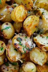 Italian Roasted Potatoes Buttery Cheesy Oven Roasted Potatoes With Italian Seasoning Garlic Paprika And Parmesan Recipes Vegetable Dishes Cooking Recipes