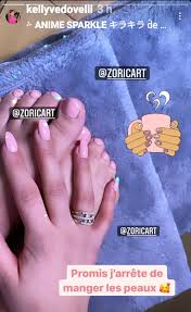 Bonjour j'ai créer un brouillon utilisateur:squeezo/kelly vedovelli je veux savoir si l'article peut être sur wikipédia et si y a des faut corriger ça. Kelly Vedovelli S Feet Wikifeet