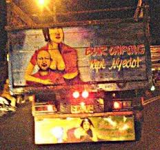 Hasil gambar untuk tulisan lucu di bak truk