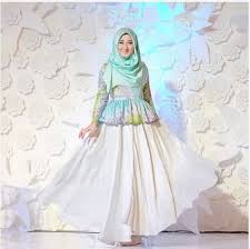 Baju dian pelangi menjadi begitu populer berkat kepiawaian dian pelangi dalam mendesain busana muslim yang terlihat sangat chic dan menarik. 15 Inspirasi Model Baju Lebaran Dian Pelangi Terbaru 2022
