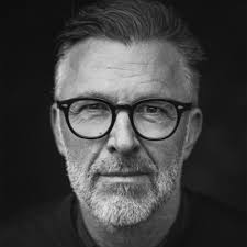 Die Vorfreude steigt, heute Abend ist Zeit für das jüngste Gesicht (also  nicht meines) und den ersten EUBOS-Markenevent. Cremen wir gemeinsam die  Zeit zurück bei Cocktails, Facereading und DJ…