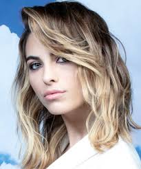 Questo soprattutto quando si ha una base scura, tipo castana o nera, grazie ai riflessi si ha subito un effetto caldo e naturale che stupisce tutte le donne e anche il pubblico dei maschietti. Capelli Biondi 2021 Tutte Le Tonalita Di Moda Per L Estate Beautydea