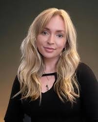 Hayley Harrington's Instagram, Twitter & Facebook