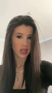 Courtney Dinsmore's Instagram, Twitter & Facebook