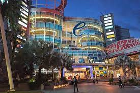 The curve is a shopping mall in mutiara damansara, selangor next to ikea, ikano power centre, tesco and e@curve (formerly known as cineleisure damansara). Typical Shopping Mall Review Of The Curve Petaling Jaya Malaysia Tripadvisor