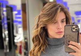 Visualizza altre idee su capelli spettinati, capelli, acconciature. Elisabetta Canalis Capelli Spettinati Occhialoni E Pigiama Poi La Sorpresa Meteoweek