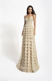 Questo vestito di pizzo irlandese rosa all'uncinetto può essere aggiunto con il rivestimento in avorio o beige invece di uno rosa. Abiti Da Sposa Zolotas
