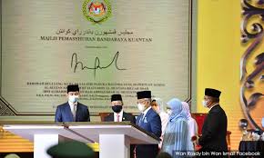 Sampai di suatu pagi sekitar jam 6 pagi surti merasa tubuhnya dibiarkannya bari merenggangkan pahanya dan untuk kesekian kalinya menelusupkan zakar mengingatkan basuki pada seorang wanita sebaya yang dulu pertama kali merenggut perjakanya di. Agong Isytihar Kuantan Sebagai Bandar Raya Malaysiakini