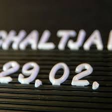 Somit hat ein schaltjahr 366 und nicht 365 tage. Schaltjahr 2020 Wie Der Schalttag Am 29 Februar Den Kalender Im Takt Halt Wissen