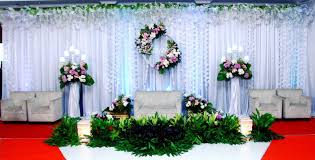 Dengan dekorasi yang menarik, pesta pernikahan akan meninggalkan kesan bagi pasangan pengantin, keluarga, dan tamu undangan. Paket Pernikahan Di Rumah Premium Paket Pernikahan Catering Dekorasi Pelaminan Rias Pengantin Luwes
