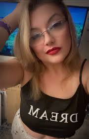 ITS MY BIRTHDAY 🎂!!!!!! WOOOOOOOO 🥳!!!! I'm so excited I get to finally  post a Selfish!!!!! #42ThroughAndThrough  #aginglikefinewine🍷#LovingLifeInBeautifulWineCountry🥂