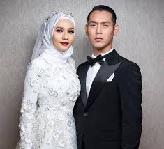 Ingatkan nak bagi 1 balas 3, tapi macam melampau sangat kan, haha! 8 Idea Baju Nikah Untuk Inspirasi Anda Nikahsatu