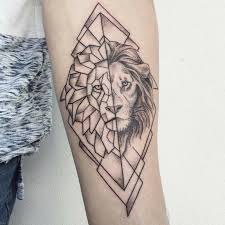 Tattoo Lowe Symbolik Und Attraktive Designs Vom Lowen Tattoo Fur Beide Geschlechter Ideen O Geometrisches Tattoo Bedeutung Geometrische Tattoos Lowin Tattoo