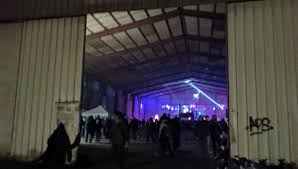La rave party de redon (bretagne) dure depuis vendredi soir. Video Importante Rave Party Du Nouvel An En Ille Et Vilaine Pourquoi L Evacuation Etait Jugee Difficile
