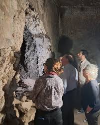 🇪🇬 🇦🇷 Visita institucional en Lúxor: el embajador argentino en Egipto recorrió la tumba que investigan la UNSAM, la UNC y el CONICET junto a instituciones egipcias. En el marco de la