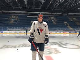 Elle évolue maintenant dans la extraliga. Hc Slovan Bratislava On Twitter Hcslovan Of Slovakia S Tipos Extraliga Signs 23 Year Old Defenseman Cam Lee On Loan Agreement From Penguins Cam Is A Wmubroncos Alumnus And Will Play In Europe Until He Is