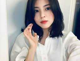 She posted a photo and an mp4 video clip (very short , 4 seconds). Han So Hee Co Thá»i Ä'á»ƒ Toc Bob Cháº¥t HÆ¡n NÆ°á»›c Cáº¥t
