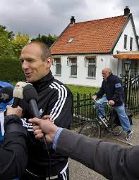 This is the official facebook page of arjen robben! Bildergalerie Wm Kompakt Nani Fallt Aus Rooney Wutet Drogba Hofft Bild 4 Von 10 Faz