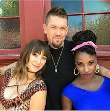 Kevin Ball Veronica Fisher Svetlana Steve Howey Shanola Hampton Isidora Goreshter Shameless Veronica Shameless Tv Show Steve Howey