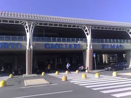 Sardegna prima in italia per casi, ma pesa numero turisti in rapporto a popolazione, ma incide alto numero di turisti Noleggio Auto Aeroporto Cagliari Organizzare La Vacanza In Sardegna Turista Fai Da Te