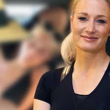 Janine kunze@hausmeister krause @ sat1. Heldt Star Janine Kunze Familienfoto Mit Kindern Und Ehemann Das Gibt Es Selten Bunte De
