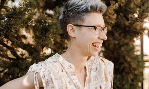 Amanda Tooley's Instagram, Twitter & Facebook