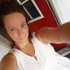 Jessica Hutton's Instagram, Twitter & Facebook