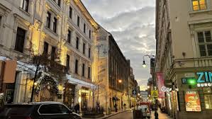 Maybe you would like to learn more about one of these? Elpusztitja A Jarvany Budapest Kultikus Helyeit Sok Vendeglatos Huzta Le A Rolot Portfolio Hu