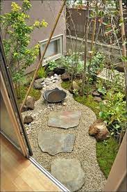 玄関から眺める枯山水の坪庭 世田谷区ｋ様邸 和風の庭 小さな庭や坪庭の施工例 千葉県 東京都の造園 植栽 庭施工 造園業専門店 新美園 庭 造園 枯山水