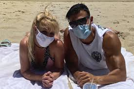 Britney spears sure lived up to the name of her song scream and shout this weekend, thanks to her two sons. Britney Spears And Sam Asghari Wear Face Masks During Beach Date