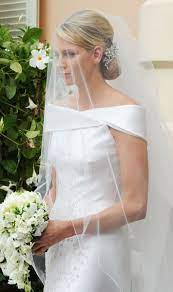 Love The Silk Tulle Veil Her Diamond Hair Jewellery So Perfect Wedding Hairstyles Updo Messy Bridesmaid Hair Long Wedding Hair Side