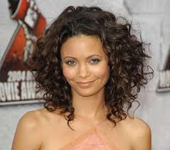 21 Chic Looks For Your Mid Length Do Medium Hair Styles Curly Hair Styles Medium Length Curly Hair
