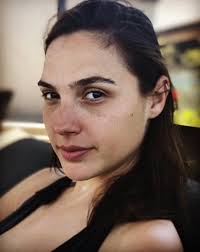 Hande Ercel Makyajsiz Fotograflariyla Herkesi Saskina Cevirdi