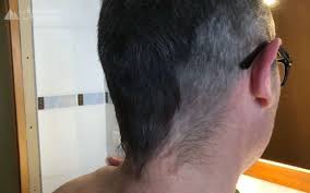 De nombreux hommes ont besoin de conseils coiffure, pour trouver la coupe qui leur ira à ravir. Tuto Coiffure Comment Reussir Une Coupe Homme A La Tondeuse La Republique Des Pyrenees Fr