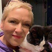 Lori Stenhouse's Instagram, Twitter & Facebook