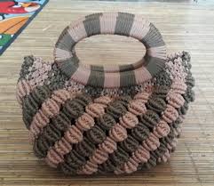 Video kali ini adalah tutorial tas rajut motif crocodile stitch ( motif sisik) versi yang lain. Gambar Tas Tali Kur Motif Bunga Timbul