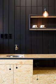 Tendance Osb 15 Idees Pour L Adopter Dans Son Interieur Osb Interieurs Commerciaux Design De Cuisine Moderne