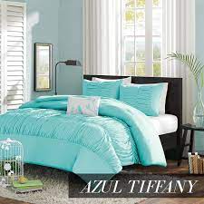 The tiffany reversible comforter set provides the perfect preppy update to your bedroom. Decoracao Azul Tiffany Como Combinar Gostei E Agora Comforter Sets Blue Bedding Bed Comforters