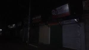 A power outage cast darkness across large swaths of manhattan early friday, as tens of thousands of people in other parts of new york city were still without electricity in the aftermath of tropical storm isaias. Qkx8nwpon2ll M