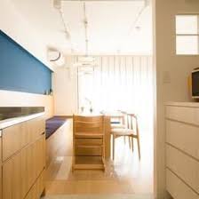 スープの冷めない距離がいい 子育てしやすい団地リノベーションの部屋 キッチンは隠す収納でスッキリ kitchen cabinets room home
