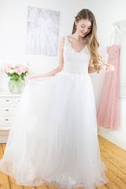 Die kleider kannst du in deiner brautkleidanprobe bei uns individuell mitgestalten und miteinander kombinieren, so dass du dein ganz persönliches traumkleid finden kannst. Schwedische Brautkleider Zum Mitdesignen Braut Hochzeitskleid Brautkleid