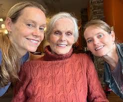 Anne Fitzgibbon's Instagram, Twitter & Facebook