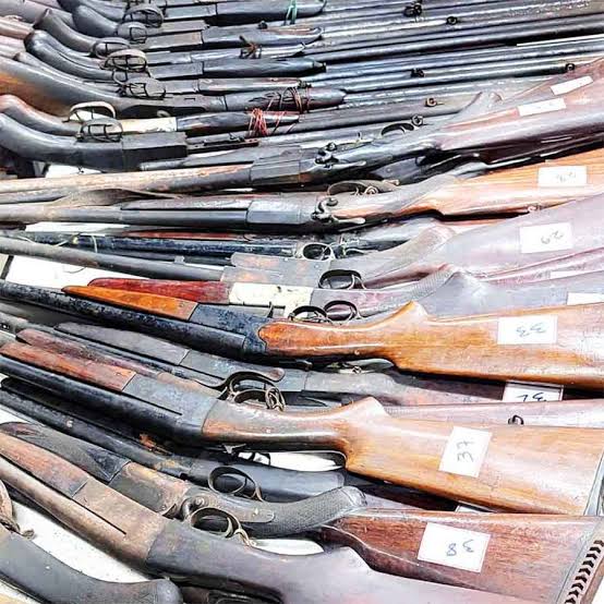 Arms Recover | A Kolkata shop involved in the recovery of weapons in Rahra - Anandabazar