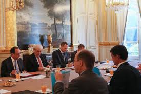 Aux grands maux les grands remèdes. Elysee En Twitter Un Conseil De Defense Et De Securite Nationale Est En Cours Autour De Fhollande Avant Le Conseil Des Ministres