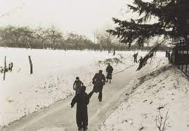 Doetinchem genietend van de sneeuw deel 3. Uit De Oude Doos 7 X Kiekjes Van Een Erg Winters Doetinchem